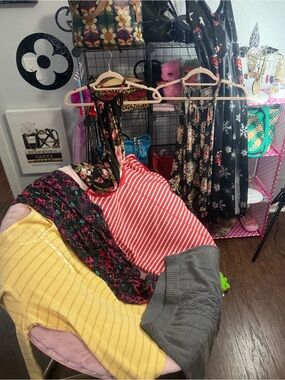 Bundle #17 - 7 Women's XL Items - Pics included
